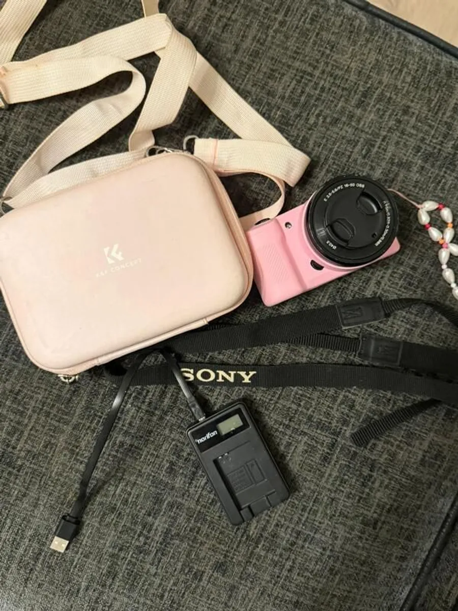 Sony a5100 camera - Image 1