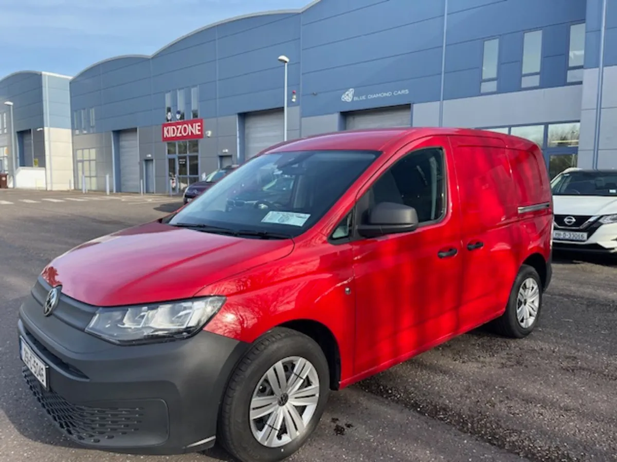 CARGO 2.0 TDI 102HP MANUAL 6SPEED FWD 2DR - Image 3