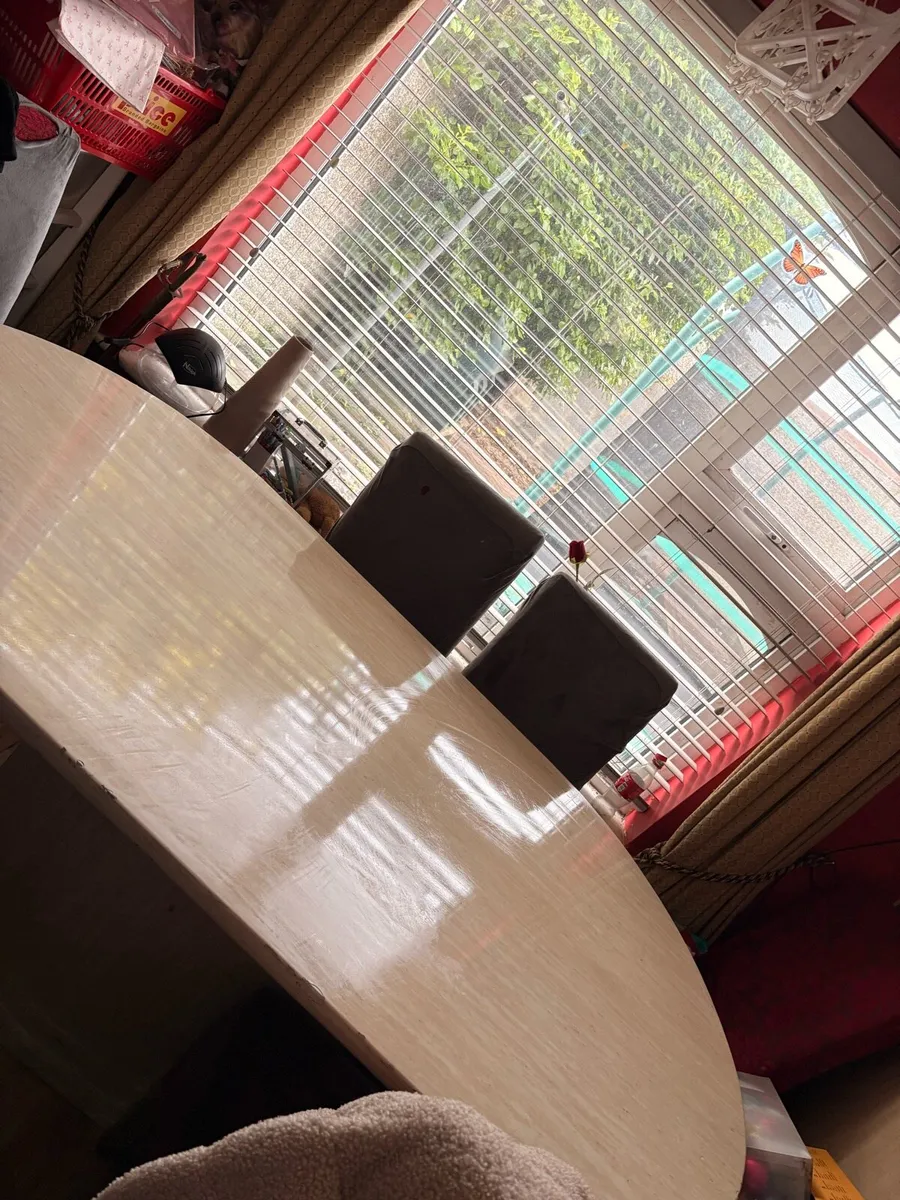 Marble table - Image 1