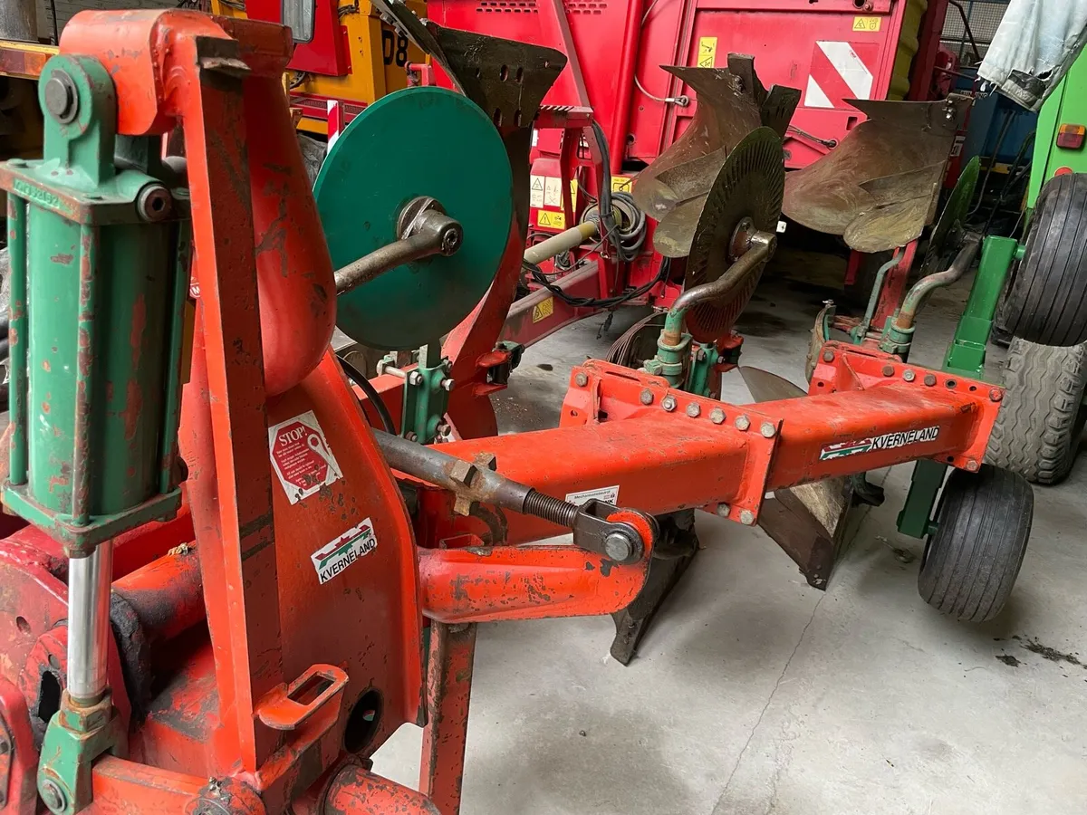 Kverneland 3f Reversible 16in - Image 2