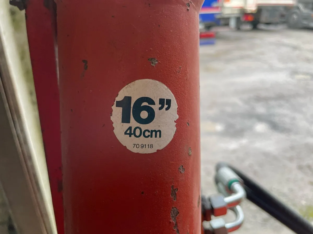 Kverneland 3f Reversible 16in - Image 3