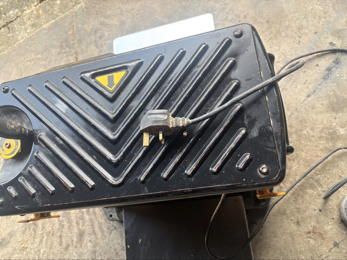 Dewalt Thicknesser - Image 3