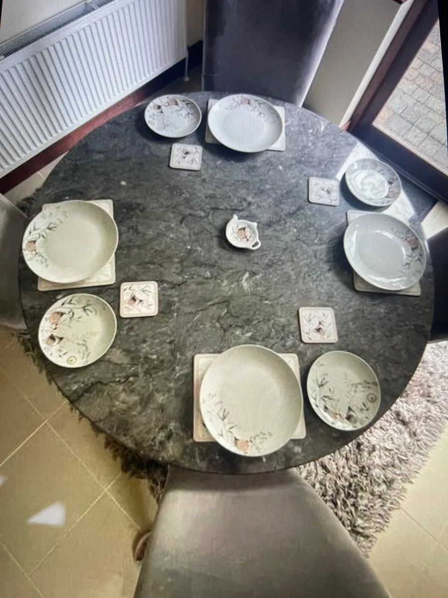 Fine Porcelain Dinner Set - Image 4