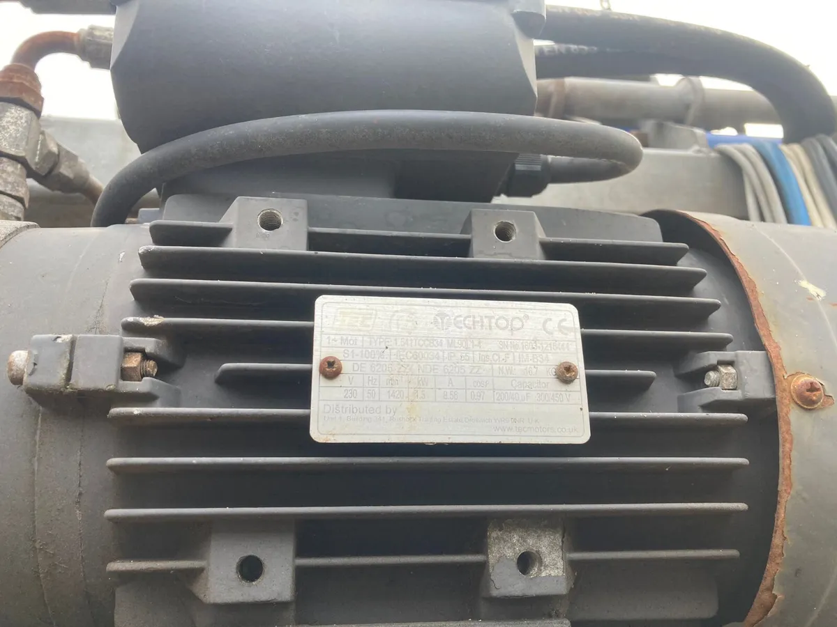 Cattle crush - Image 4