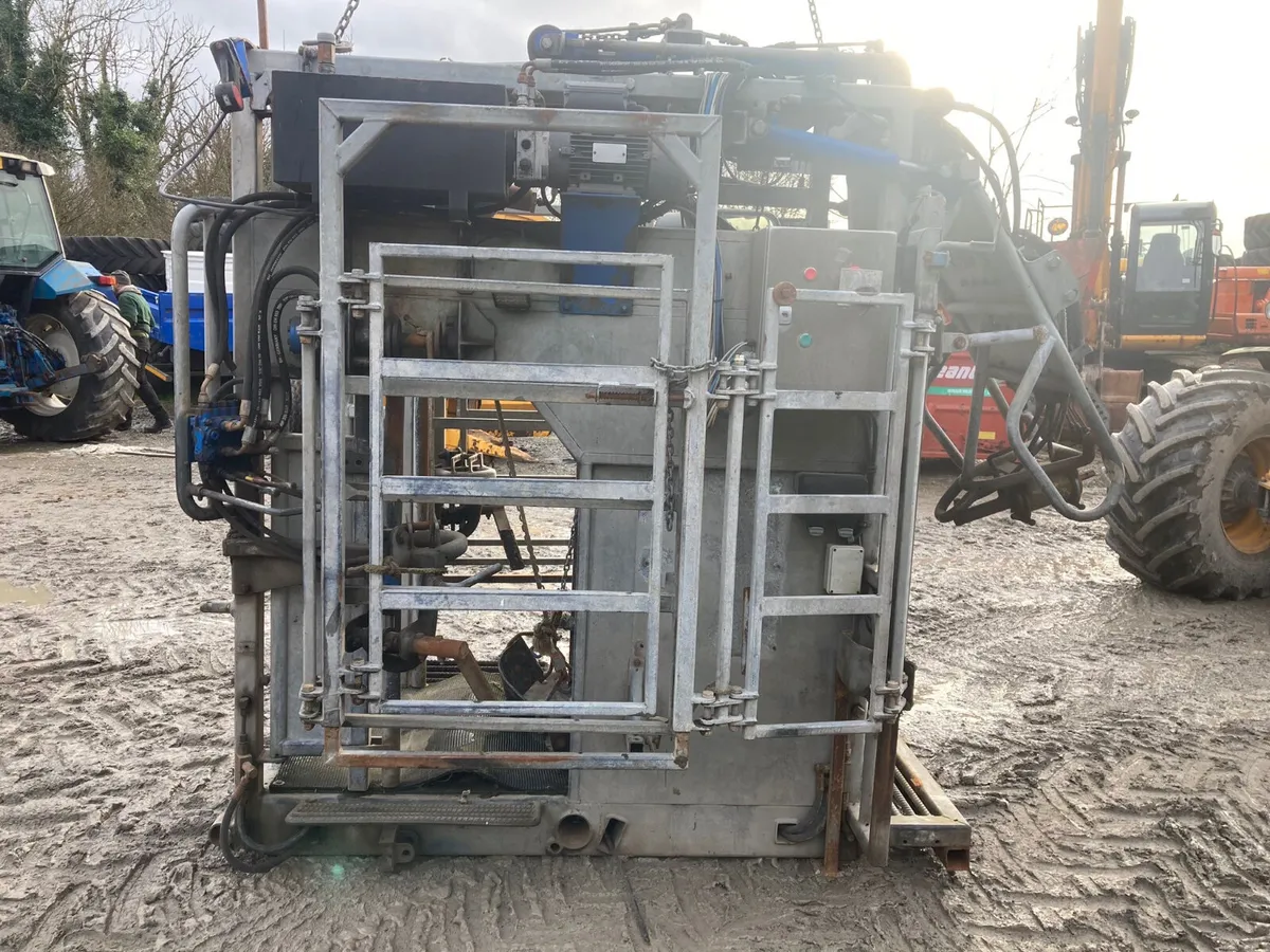 Cattle crush - Image 2