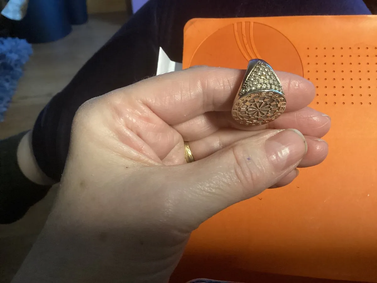 Man’s dartboard  ring - Image 3