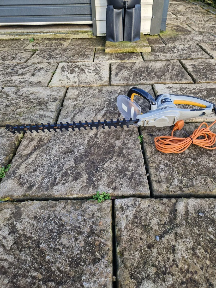 COLLECTION ONLY Electric Hedge Trimmer - Image 4
