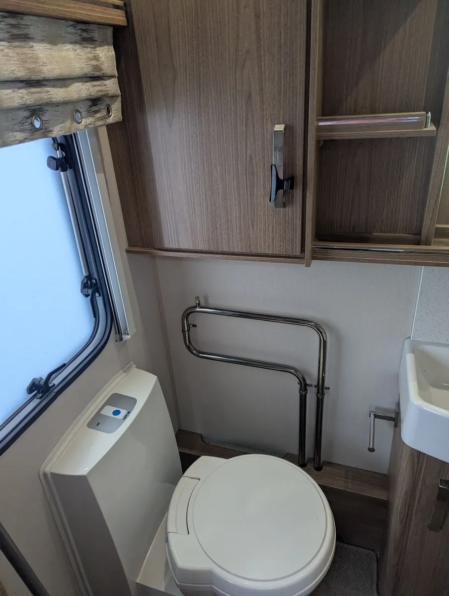 Caravan 2017 coachman VIP 575 4 berth - Image 2