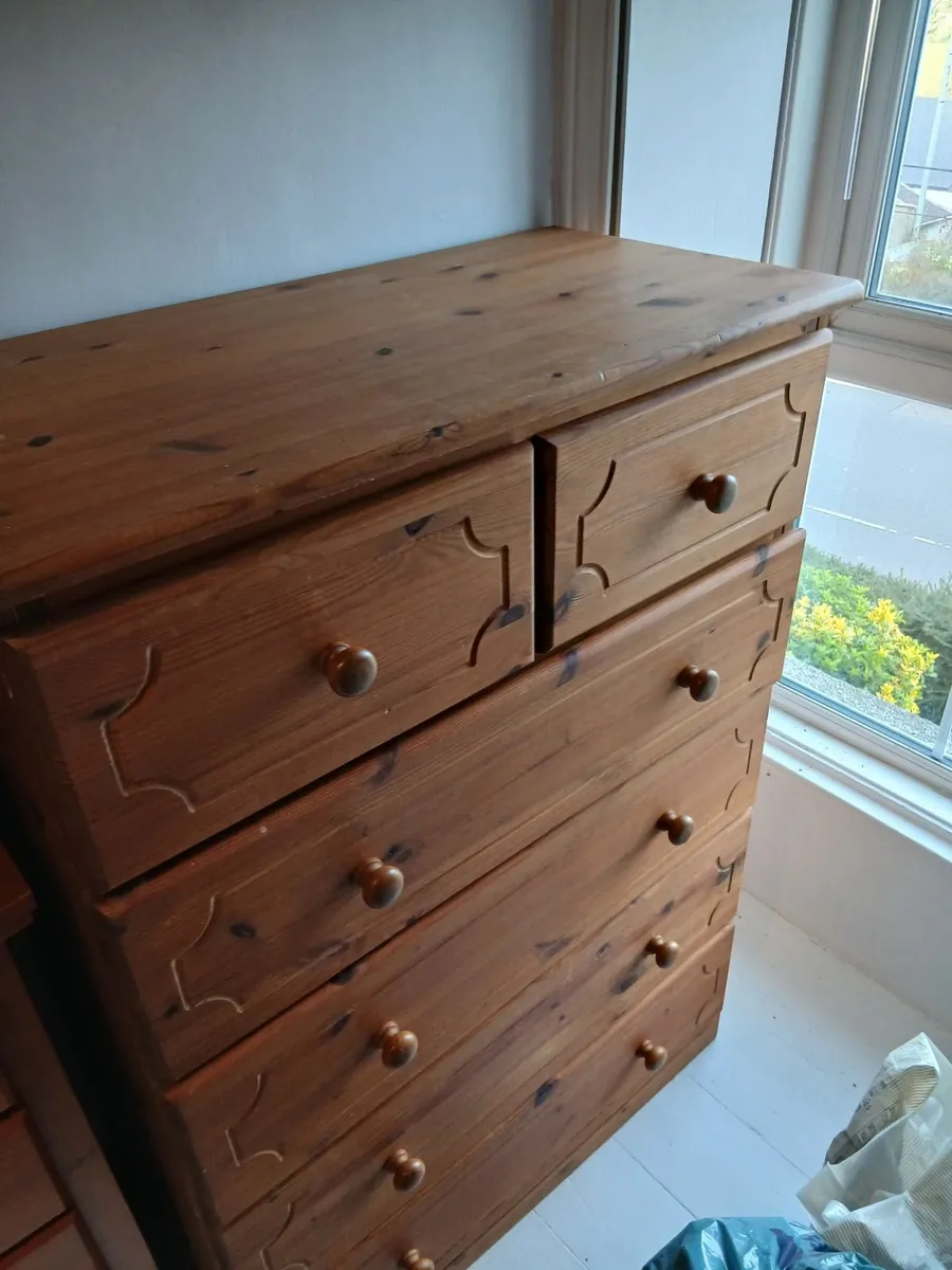 Solid pine 6 drawer chest of drawers 4ft x 3 ft - Image 1