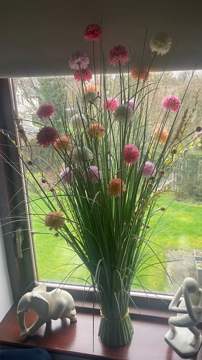 Tall flower arrangement - Image 1