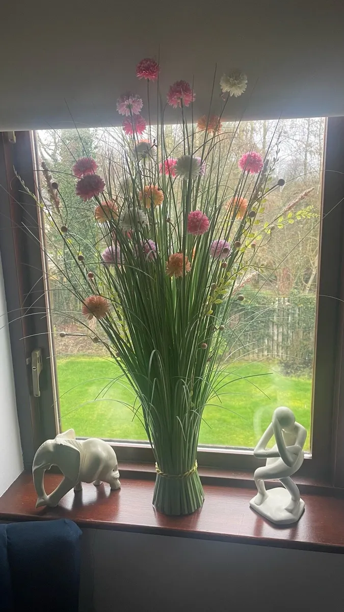 Tall flower arrangement - Image 2
