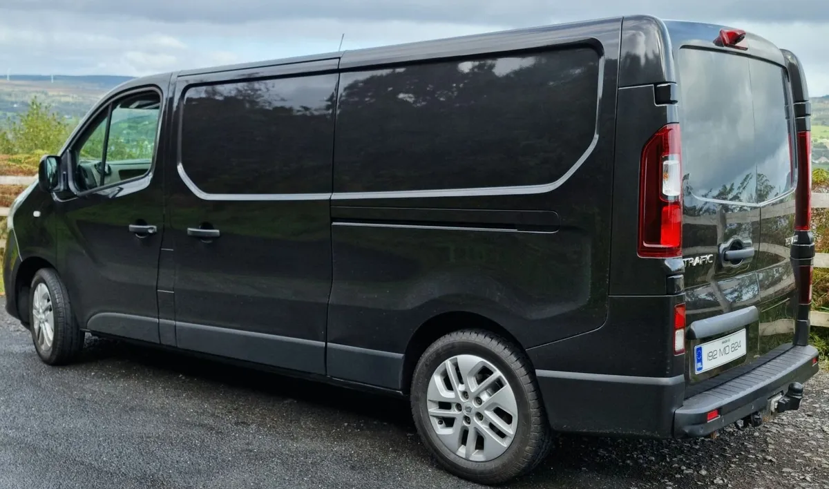 2019 Renault Trafic Sport - Image 3