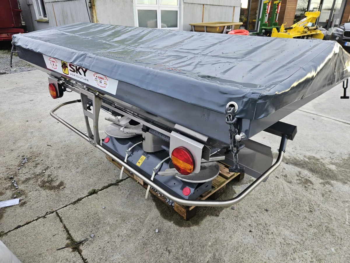 SKY FERTILIZER  SPREADER - Image 1