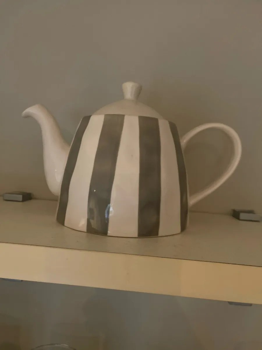 Paul Costello Bowls & Tea Pot - Image 1