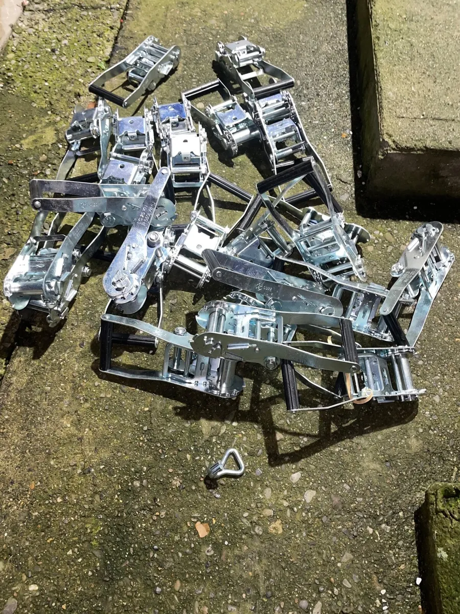 Around 90 ratchets - Image 1