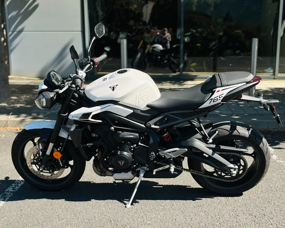 TRIUMPH STREET TRIPLE R €199 per month - Image 4