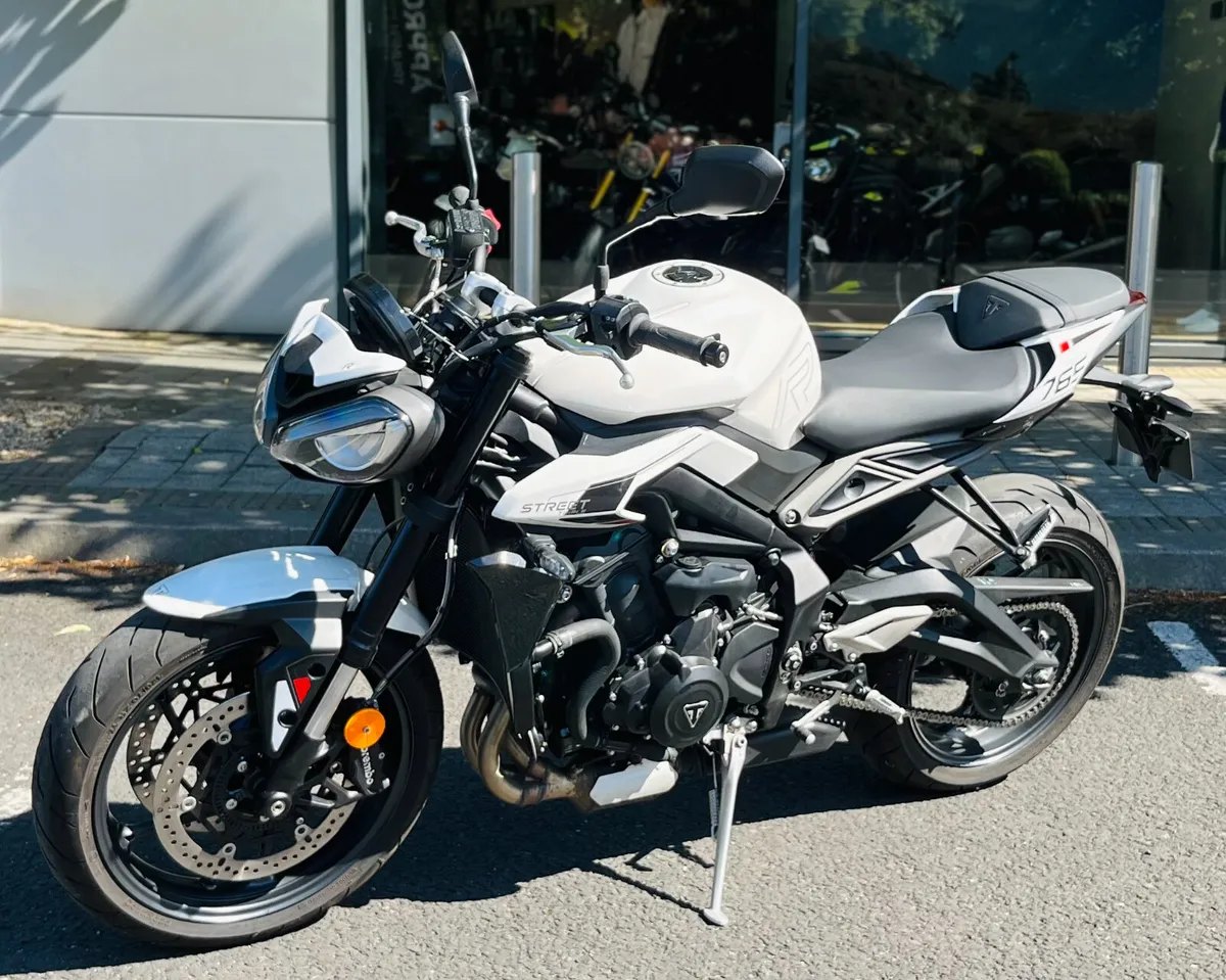 TRIUMPH STREET TRIPLE R €199 per month - Image 3