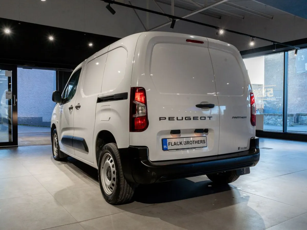 2025 Peugeot Partner Pro Plus 1.5 HDi 130 Auto - Image 4