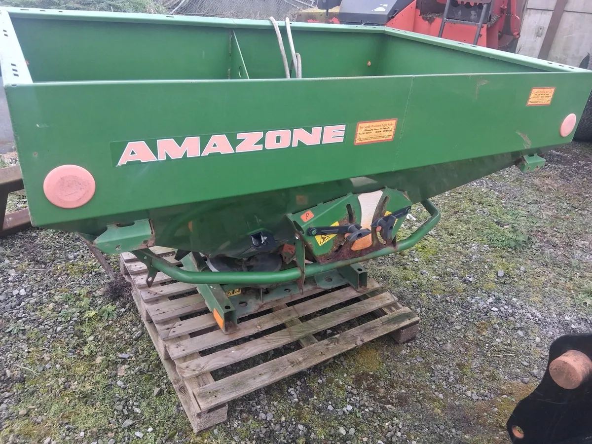 Fertiliser Spreader - Image 1