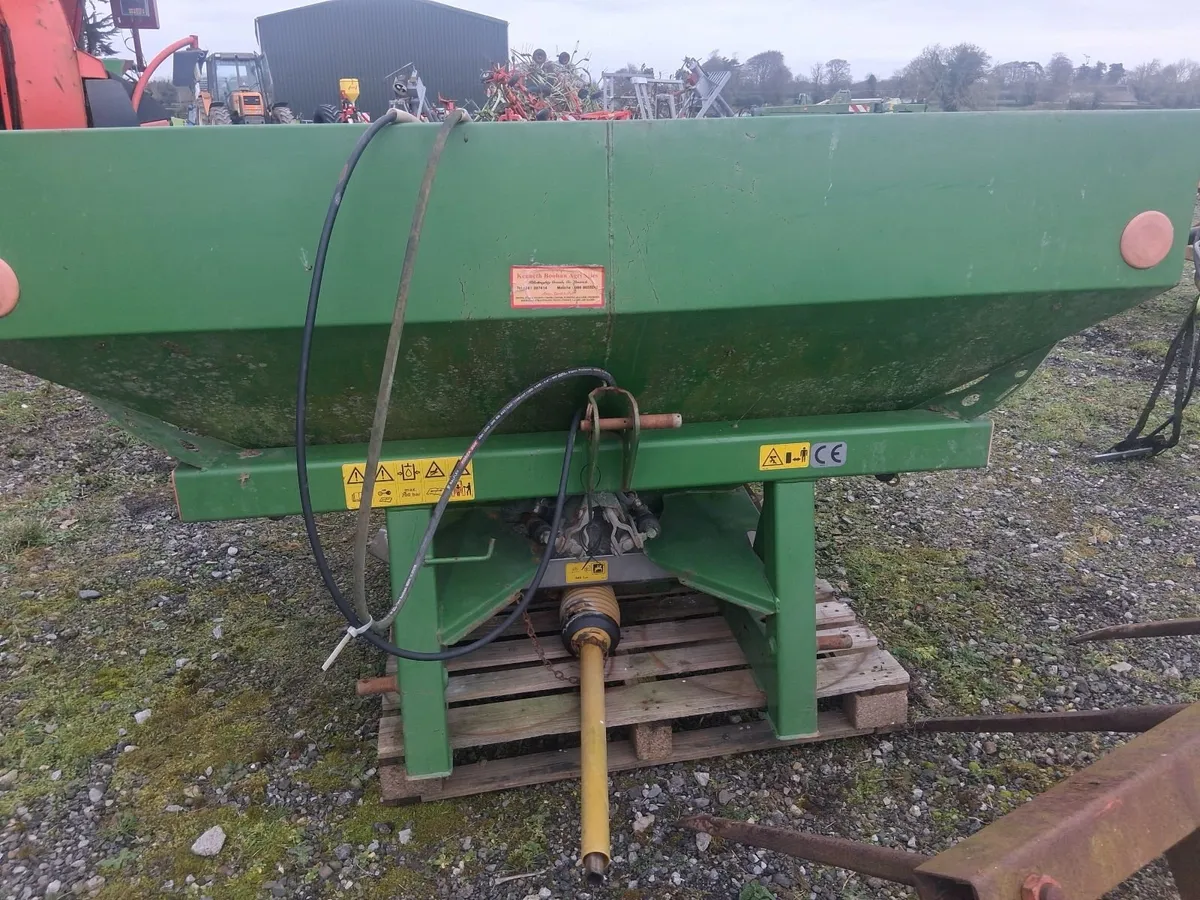Fertiliser Spreader - Image 2