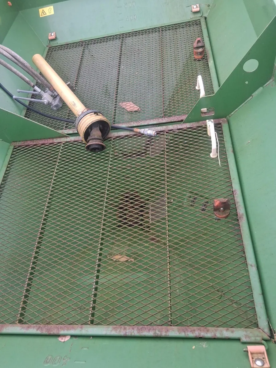 Fertiliser Spreader - Image 3