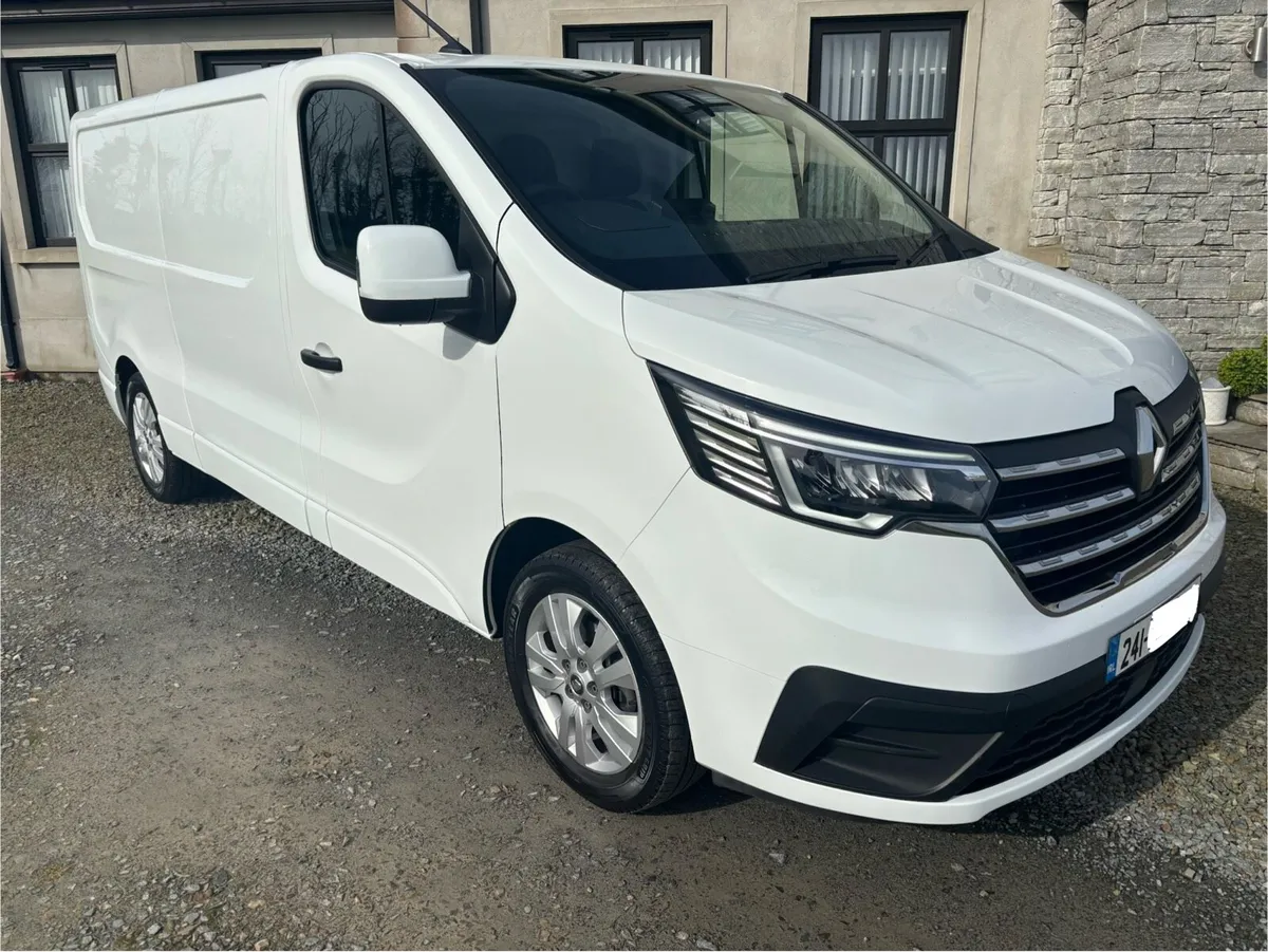 (241) Renault Trafic LL30 2024 - Image 1