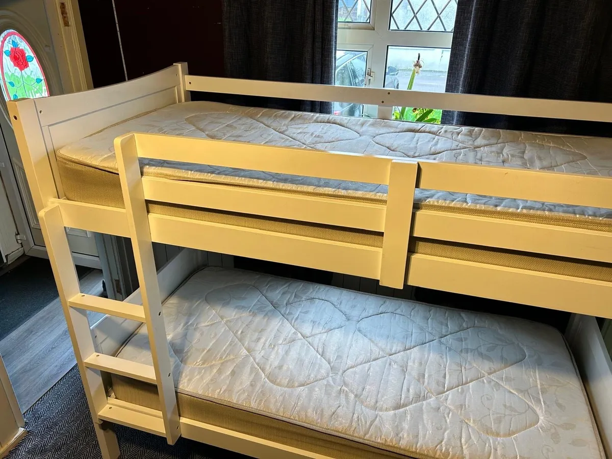 White bunk bed with mattresses - Image 3