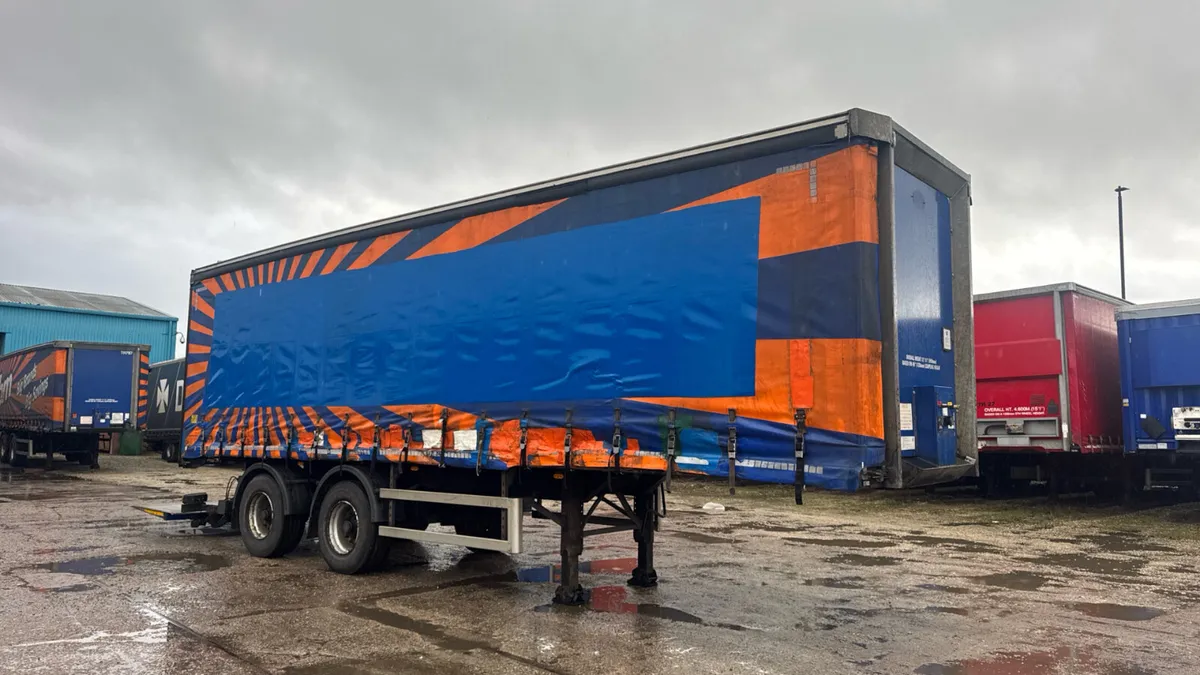 2015 urban 10.2 Long Curtainsider Rear steering - Image 2