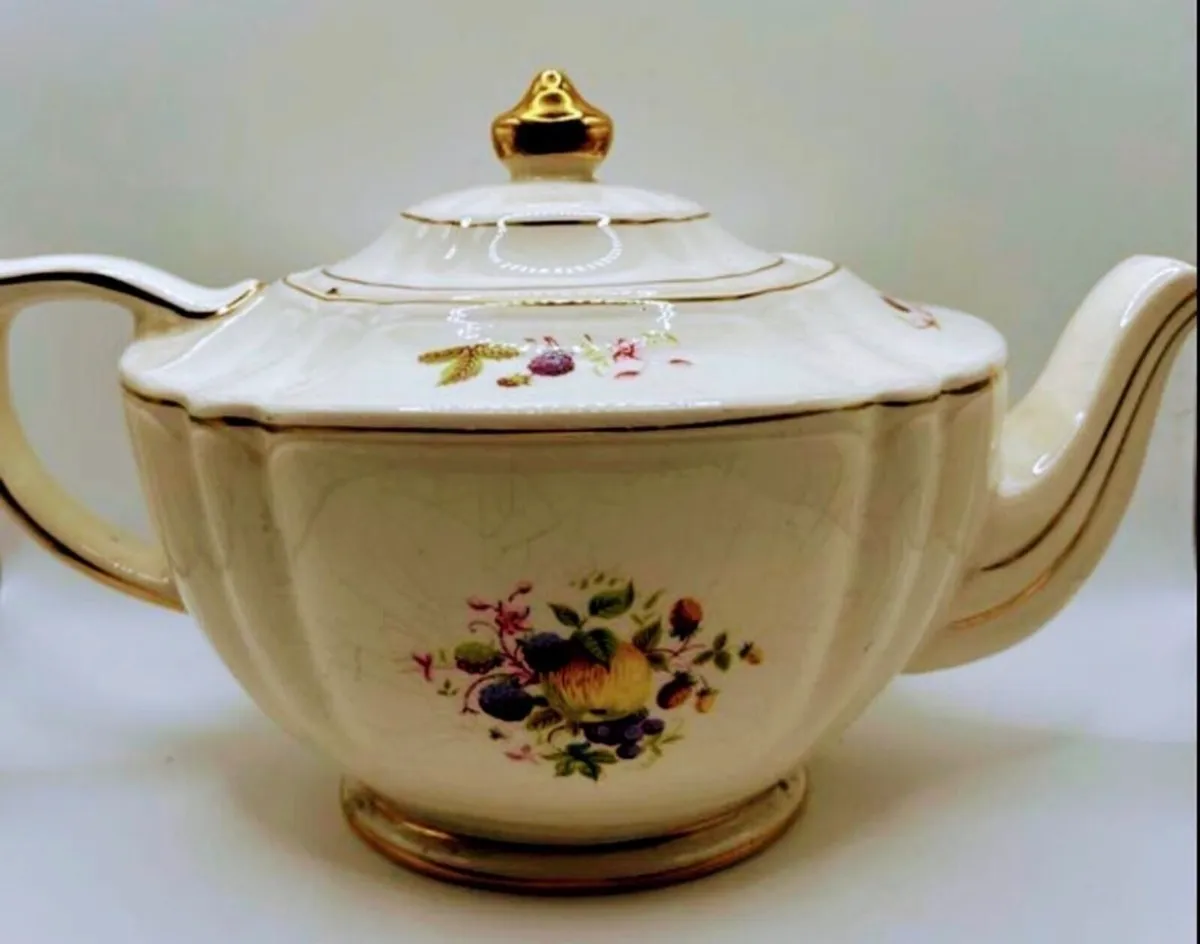1930s Sadler Teapot - Image 2