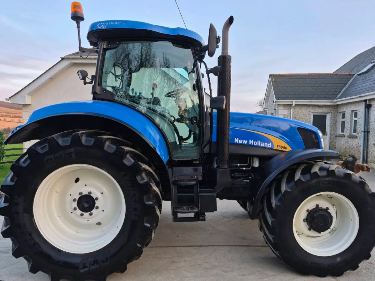 New Holland T6050 R/C 2009 7600hrs - Image 4