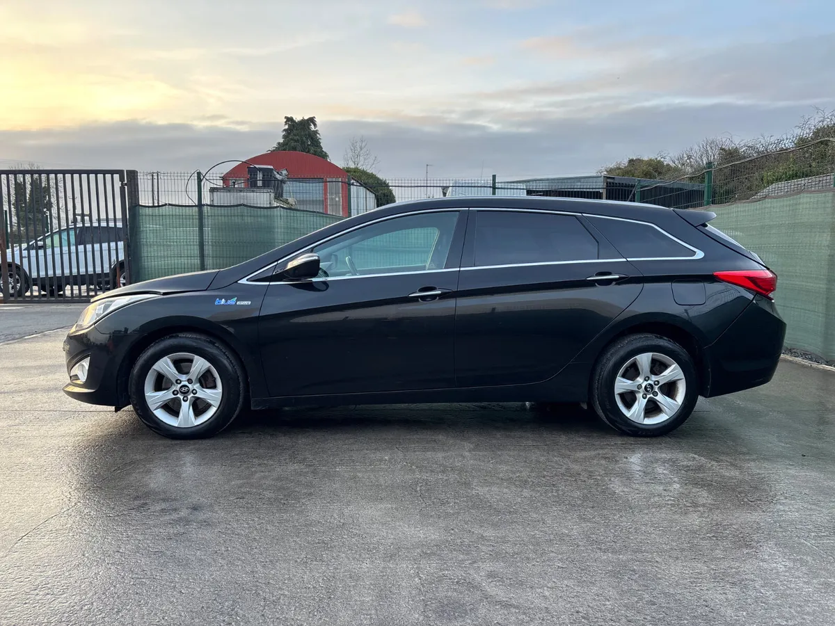 2013 Hyundai i40.   Diesel - Image 2
