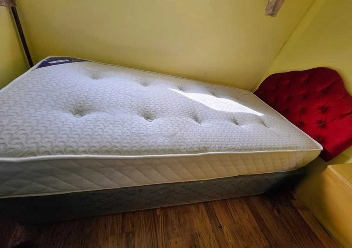 Single bed - Image 2