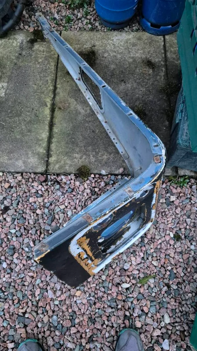 Classic vintage land rover fender - Image 2