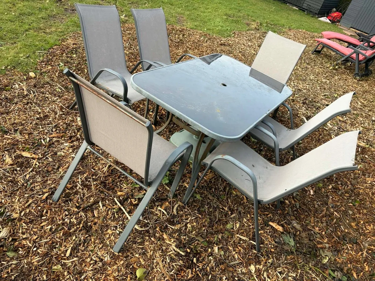 Garden table + 6 chairs set €100 - Image 2