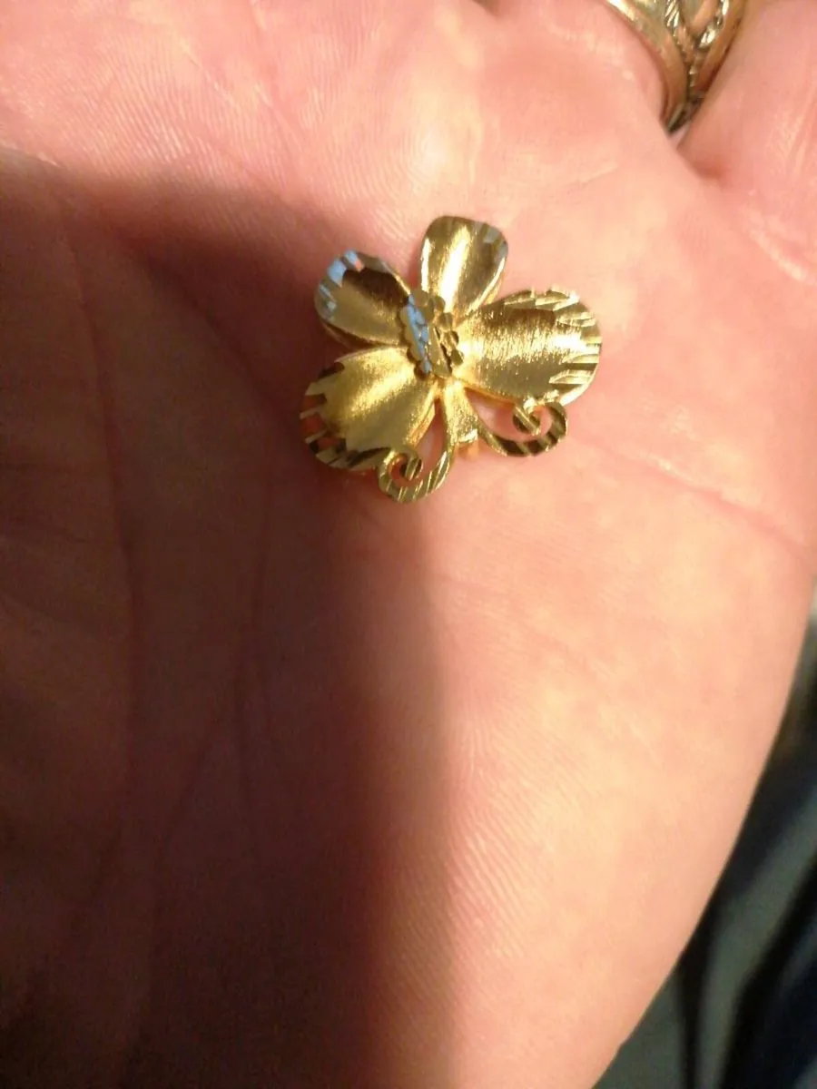 24ct gold pendant - Image 1