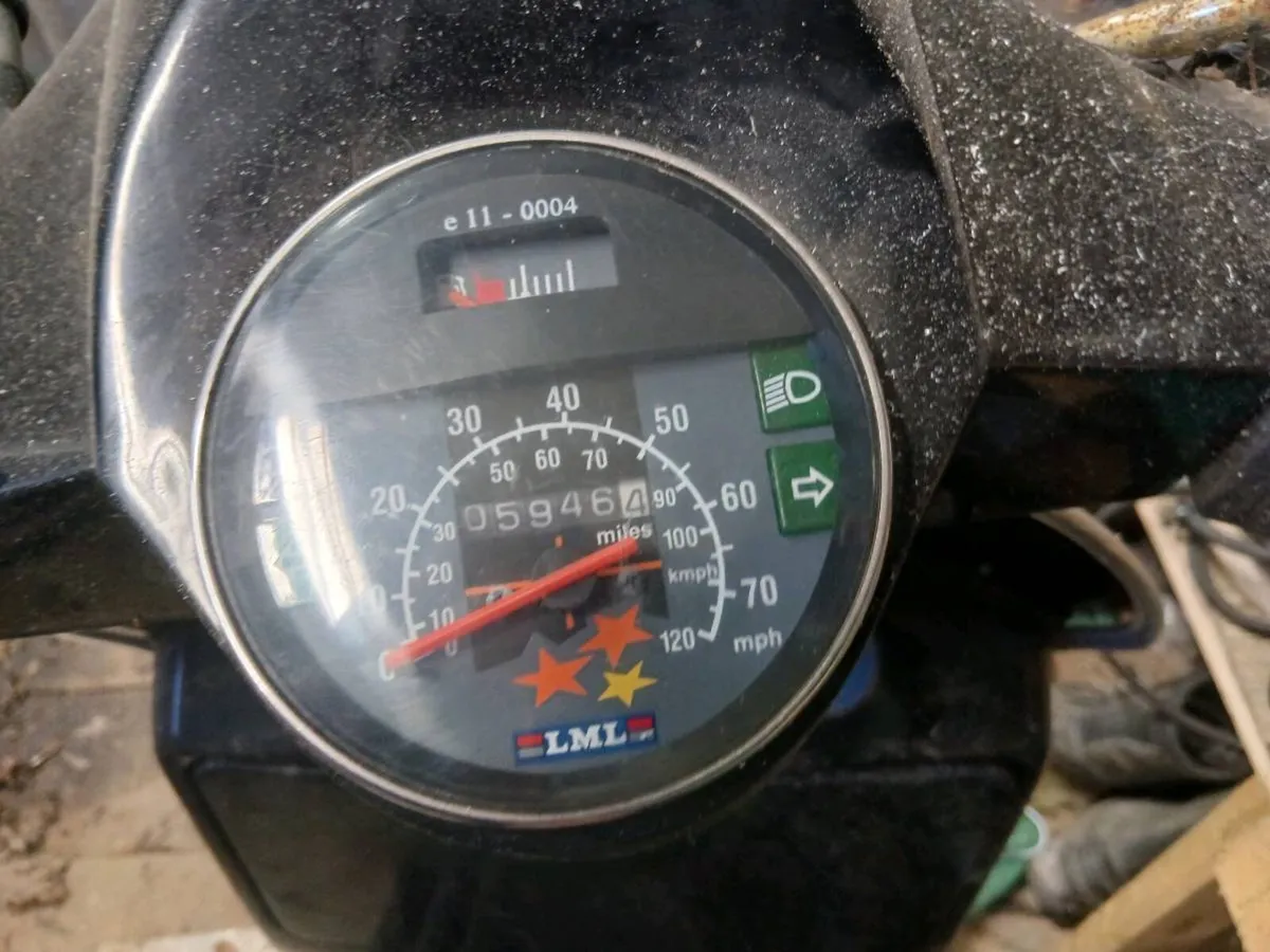 Vespa scooter - Image 2