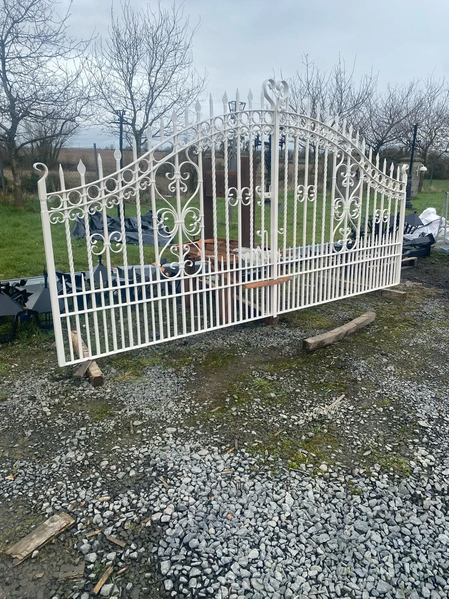 14 set of entrance gates - Image 1