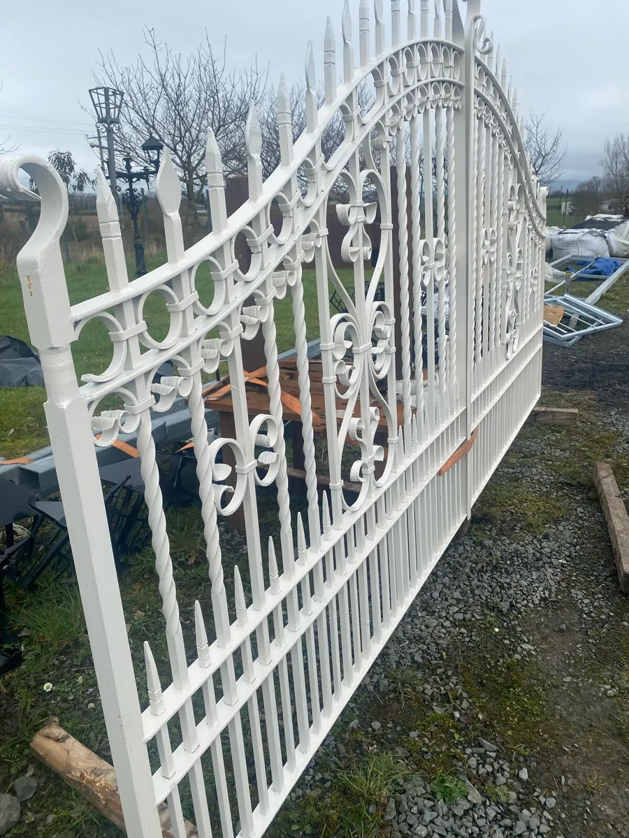 14 set of entrance gates - Image 3