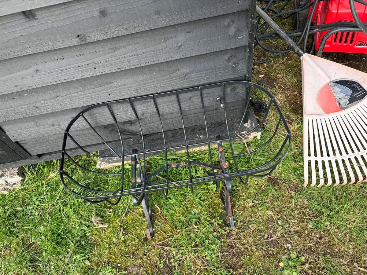 2 for €10 flower stands - Image 2