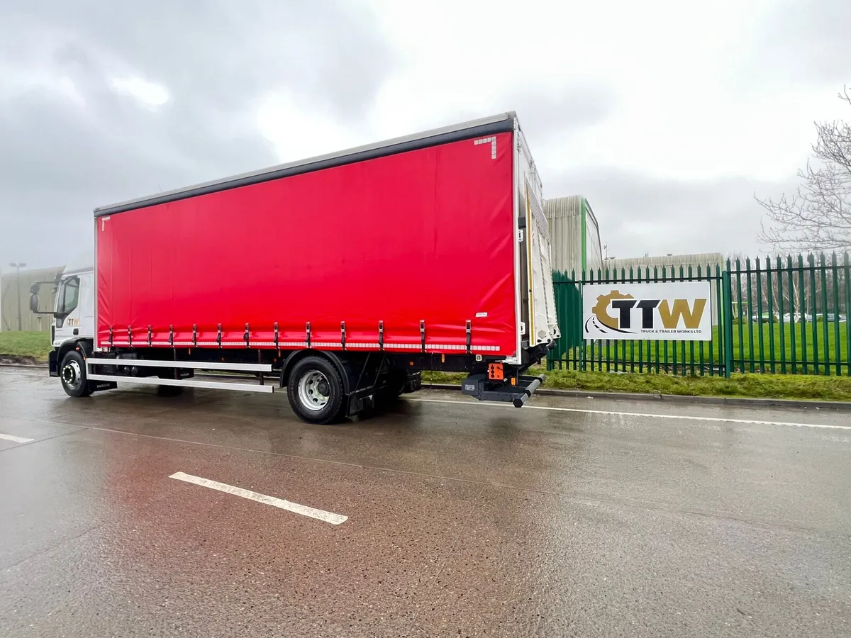 Iveco 18T Curtainside - Image 1