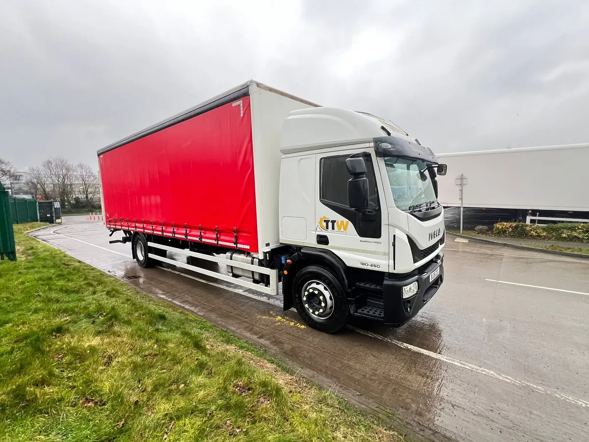 Iveco 18T Curtainside - Image 3