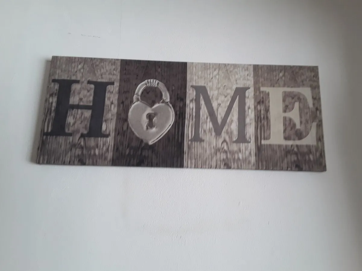 New unwanted picture on canvas - Image 1