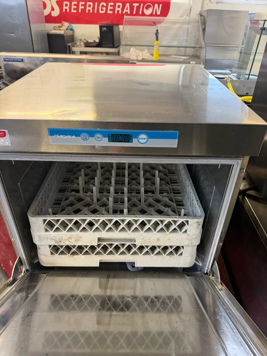 Contents of a cafe - Image 4