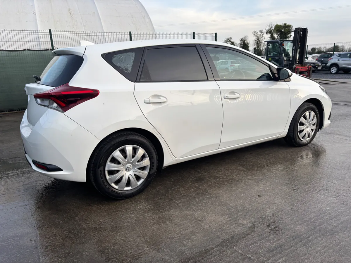 2018 Toyota Auris Light Damage - Image 3