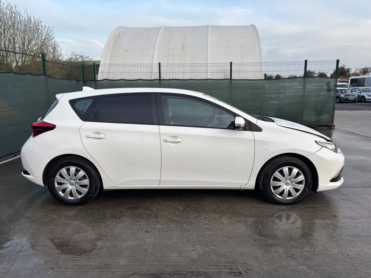 2018 Toyota Auris Light Damage - Image 4