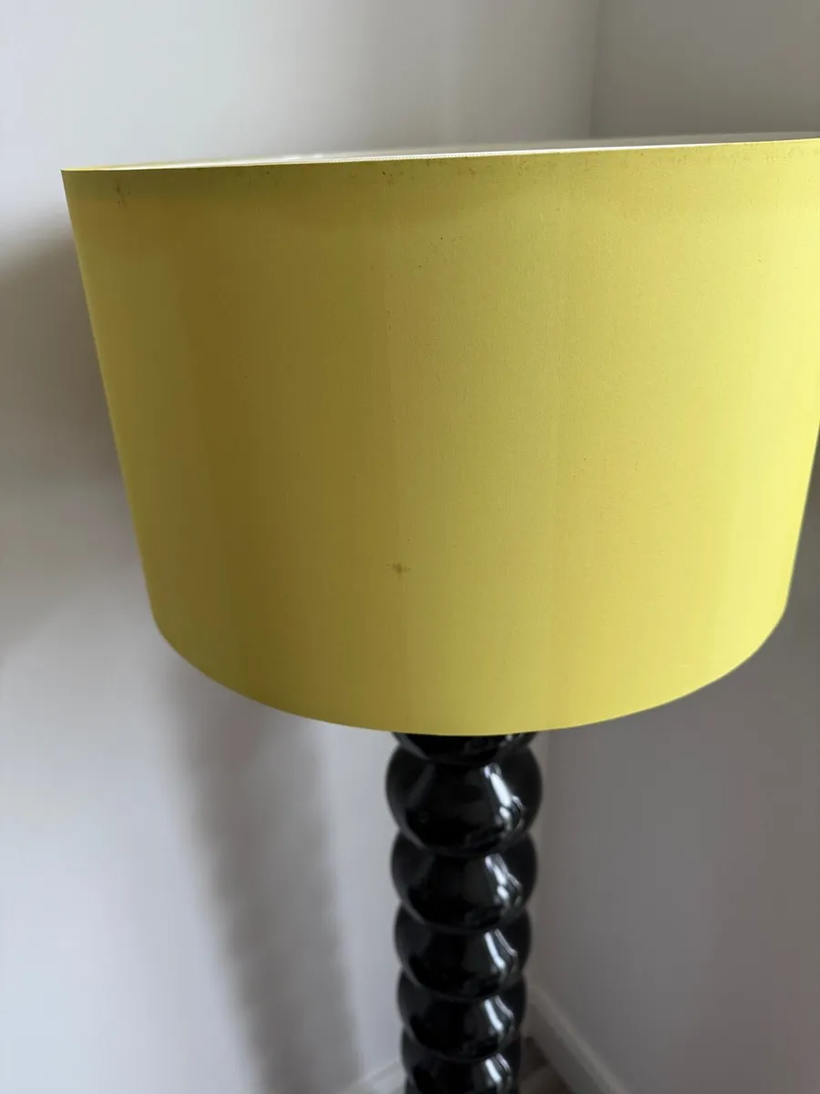 Black floor lamp with 2 lampshades - Image 3