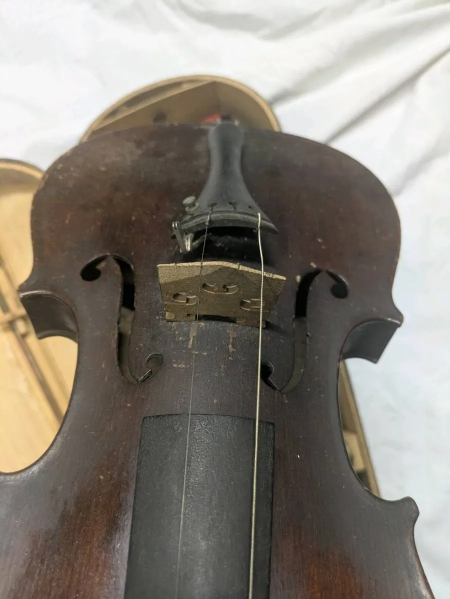 Old violin - Image 3