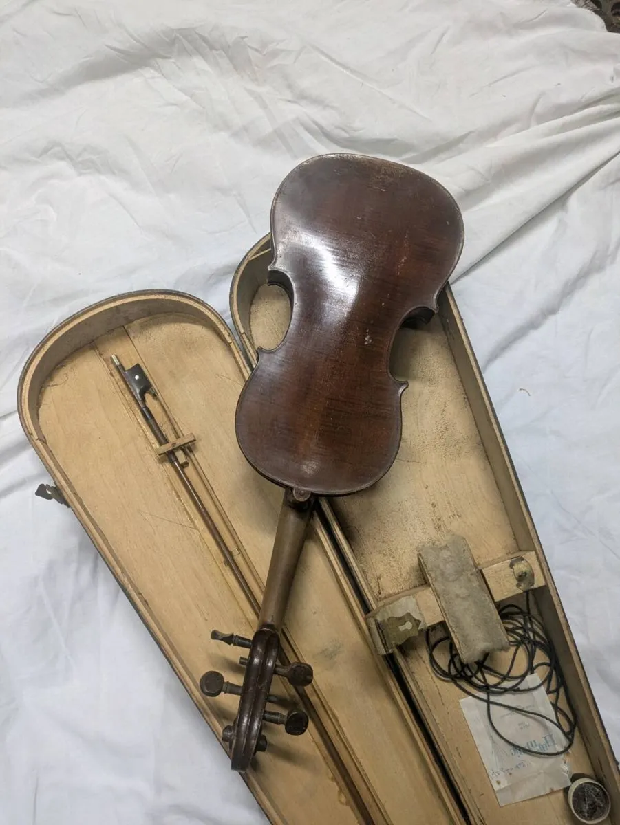 Old violin - Image 4