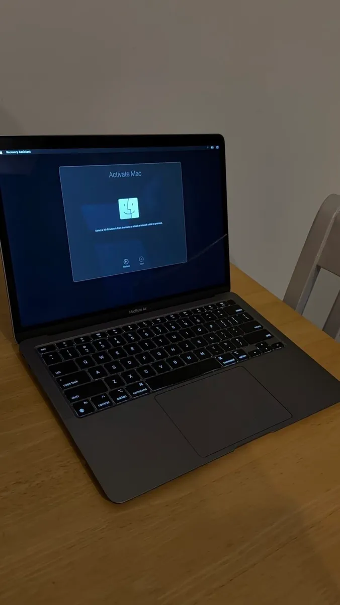 MacBook Air 13 inch, m1 8core 128gb, 8gb ram - Image 2