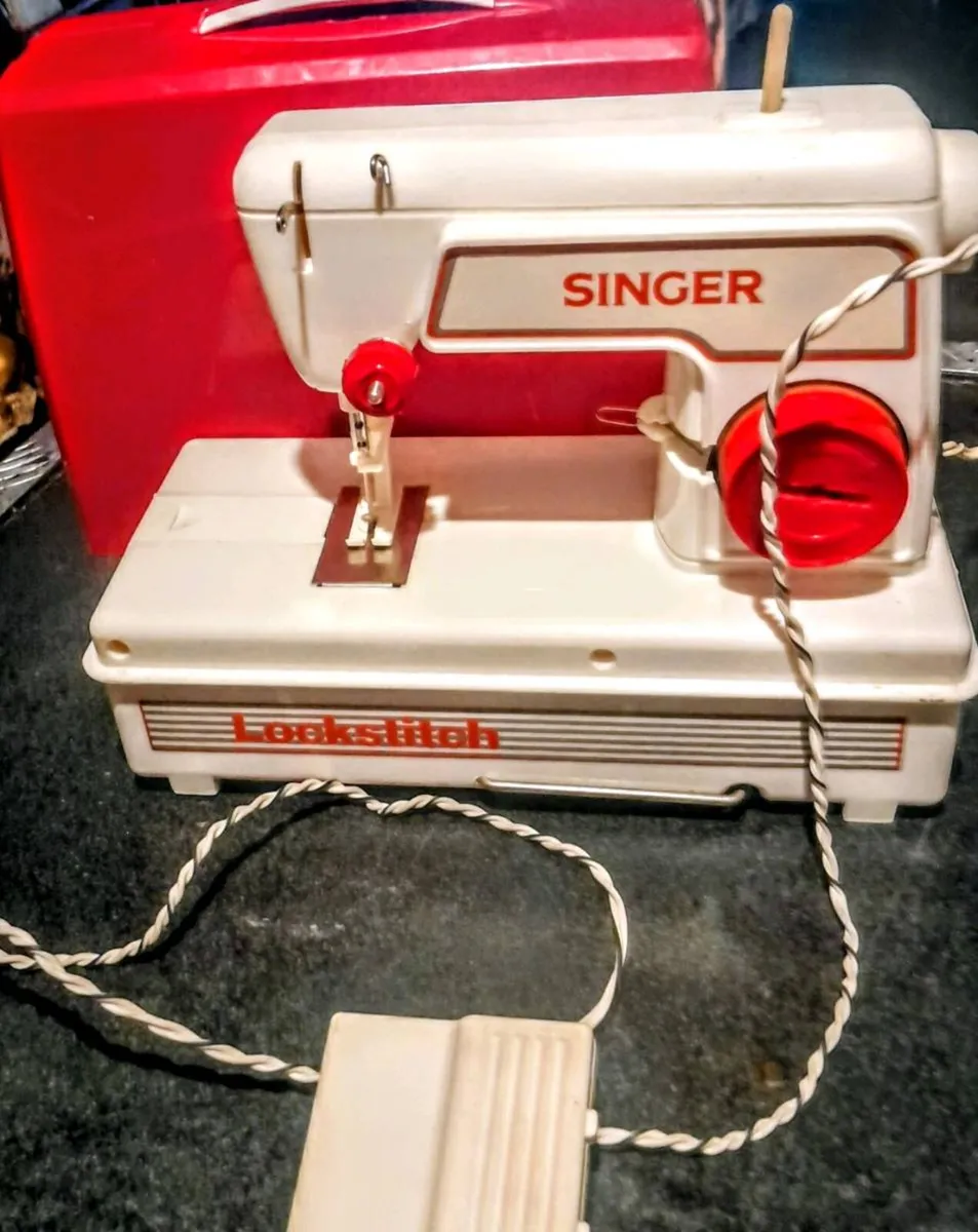 Vintage SINGER LOCKSTICH